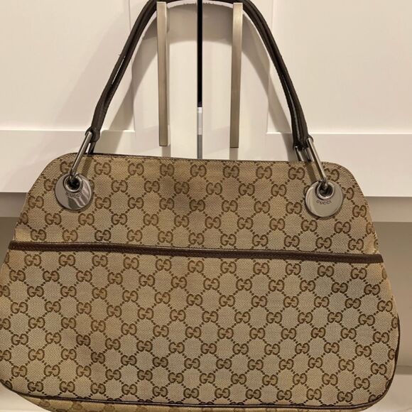 Gucci Handbags - Gucci tote 
